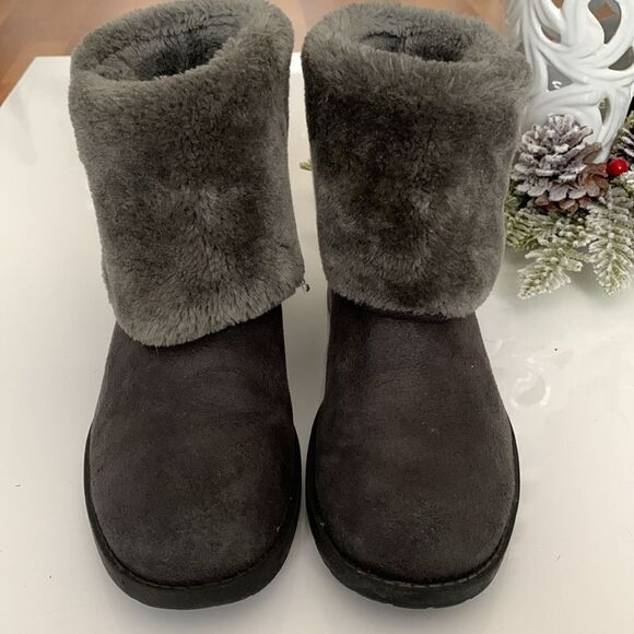 GH Bass & Co Women’s Alexis Gray Ankle Boots Faux Fur Slip On Size 10 - Picture 3 of 11